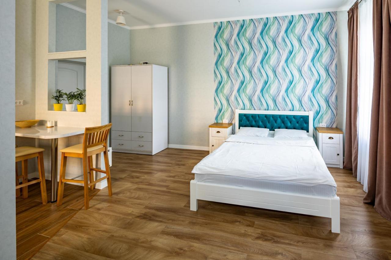 Leontovycha Apartment ลวีฟ ภายนอก รูปภาพ