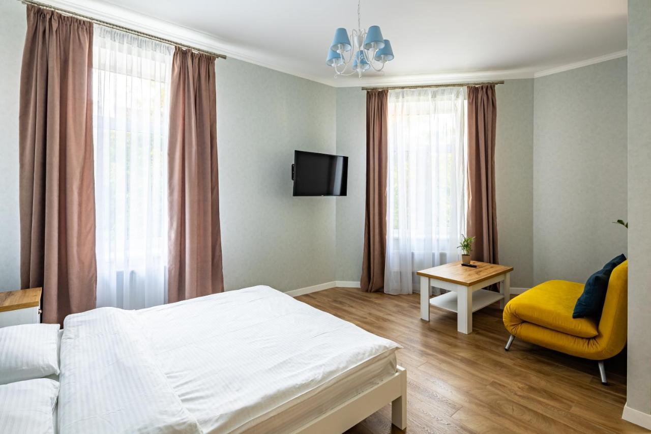 Leontovycha Apartment ลวีฟ ภายนอก รูปภาพ