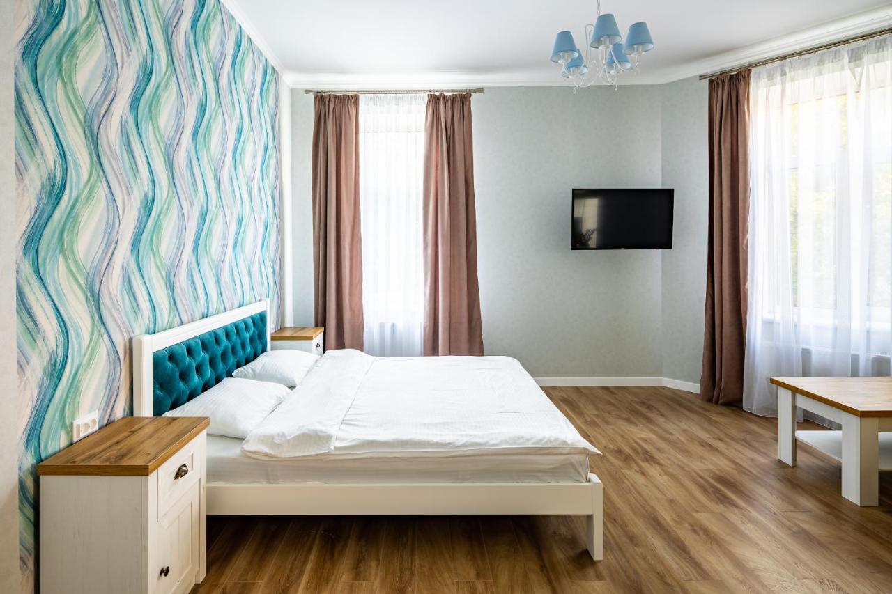 Leontovycha Apartment ลวีฟ ภายนอก รูปภาพ