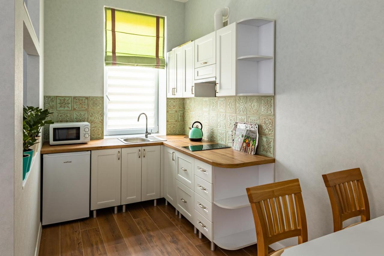 Leontovycha Apartment ลวีฟ ภายนอก รูปภาพ