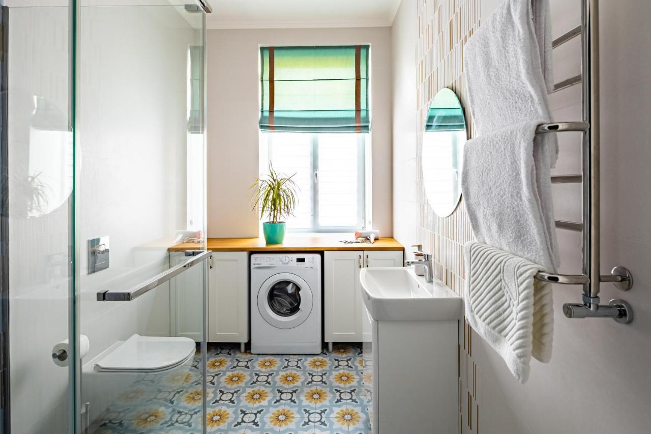 Leontovycha Apartment ลวีฟ ภายนอก รูปภาพ