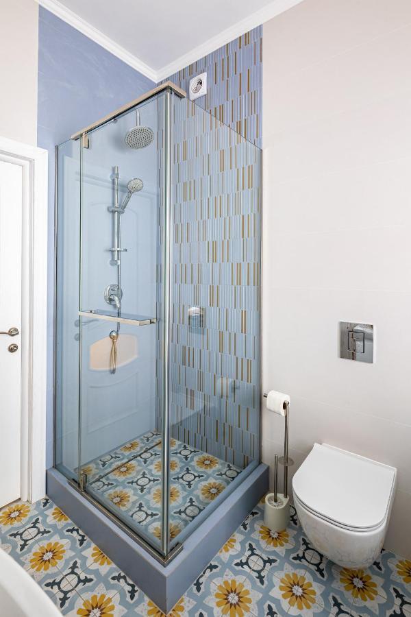 Leontovycha Apartment ลวีฟ ภายนอก รูปภาพ